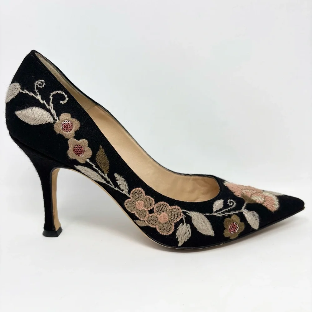 Manolo Blahnik Black Floral Embroidered Canvas Kayal Pointed Toe Pumps Size 37.5